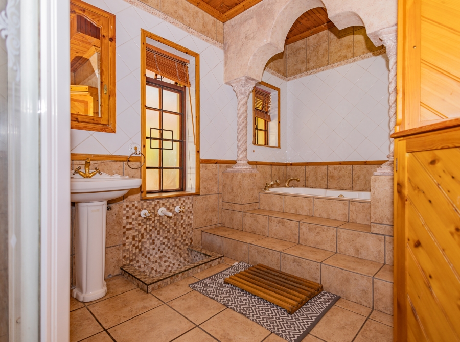 5 Bedroom Property for Sale in Langerug Western Cape